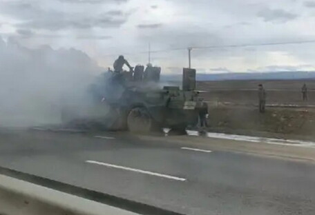 В Крыму на трассе сгорел российский БТР (фото, видео) 