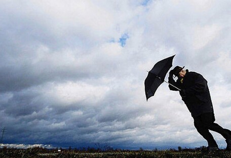 Київ знову накриє сильний вітер: синоптики попередили про похолодання