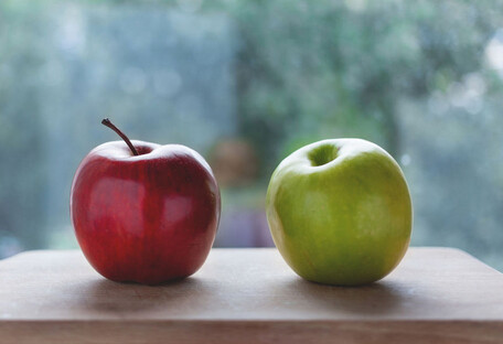Які яблука корисніші – червоні чи зелені: поради дієтолога