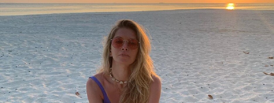 Топлес, в одному капелюсі: Брежнєва насолоджується Мальдівами (фото)