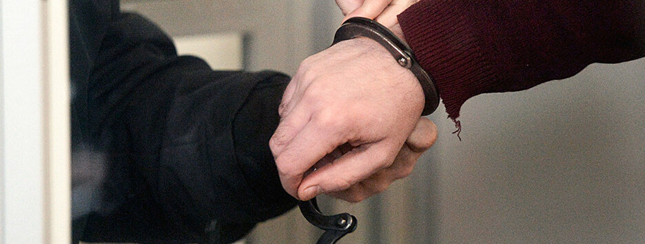 У Києві затримали чоловіка, який два дні тримав під замком і ґвалтував дівчину