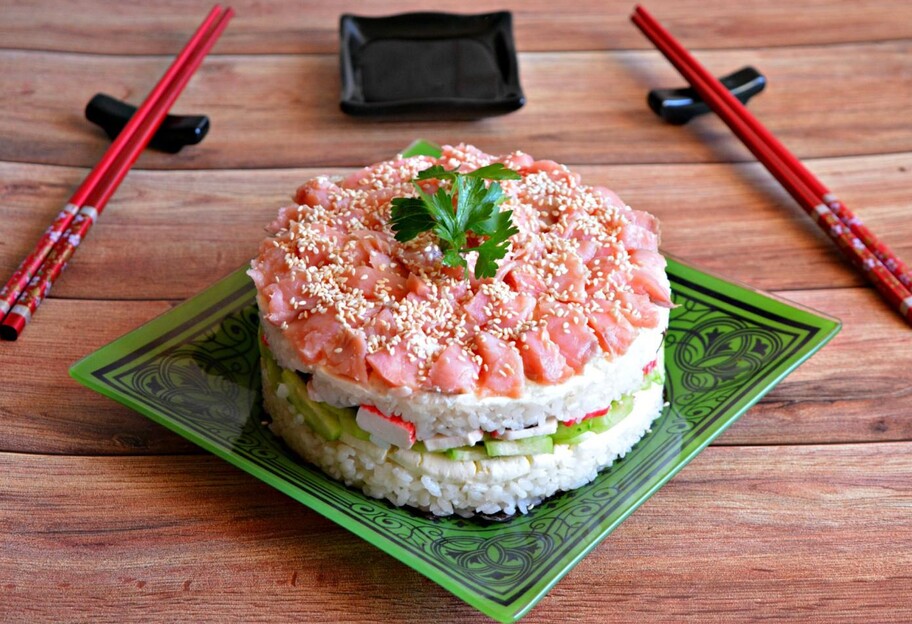 Необычный суши-торт с авокадо и красной рыбой - рецепт приготовления - фото 1