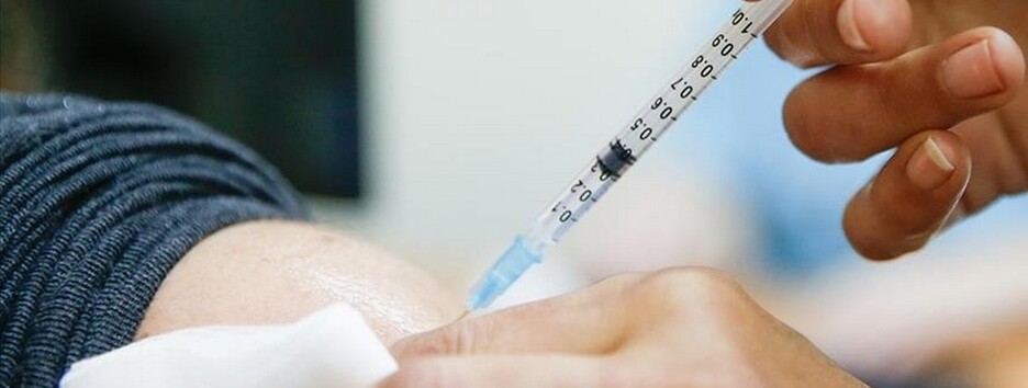 COVID-19: Австрия ввела обязательную вакцинацию, а Чехия – отменила
