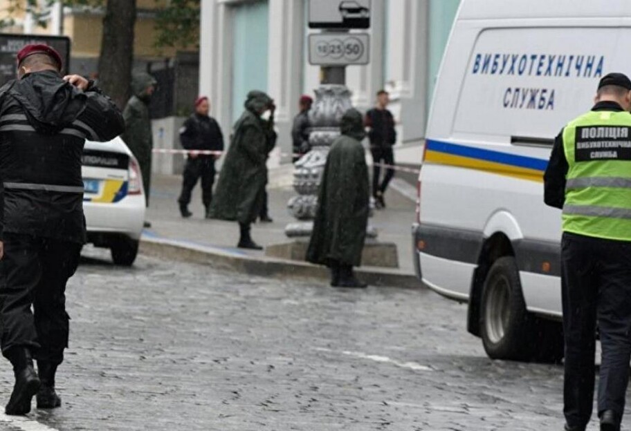 В Киеве заминировали все школы - бомбы ищут практически каждый день - фото 1