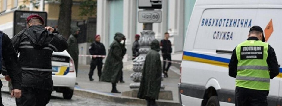 "Мінують" щодня: у Києві шукають бомби у всіх школах