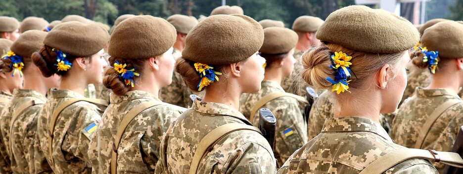 Шмыгаль поручил рассмотреть отмену обязательного воинского учета женщин 