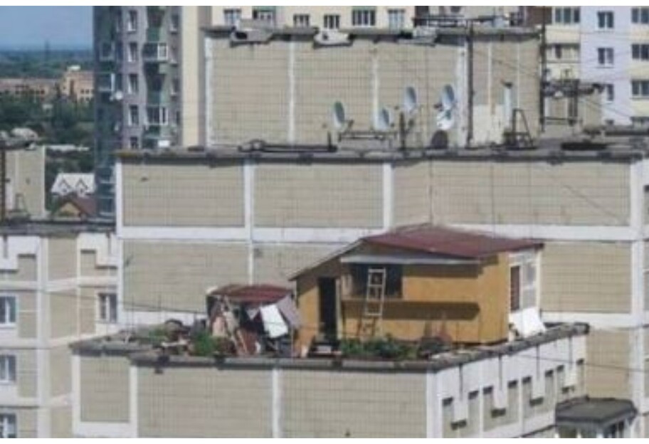 Дом с огородом - в Киеве пенсионер построил жилье на крыше многоэтажки - фото - фото 1