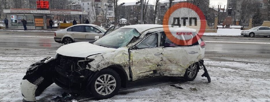 Крупное ДТП под Киевом с пострадавшими: маршрутка не поделила дорогу с авто (видео) 