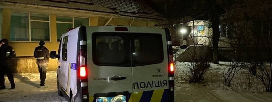 Мгновенная смерть: в Киеве у входа в больницу застрелился мужчина (фото)