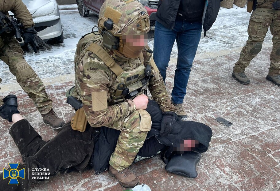 В Киеве банда чеченского рэкетира вымогала у бизнесменов миллионы - фото - фото 1