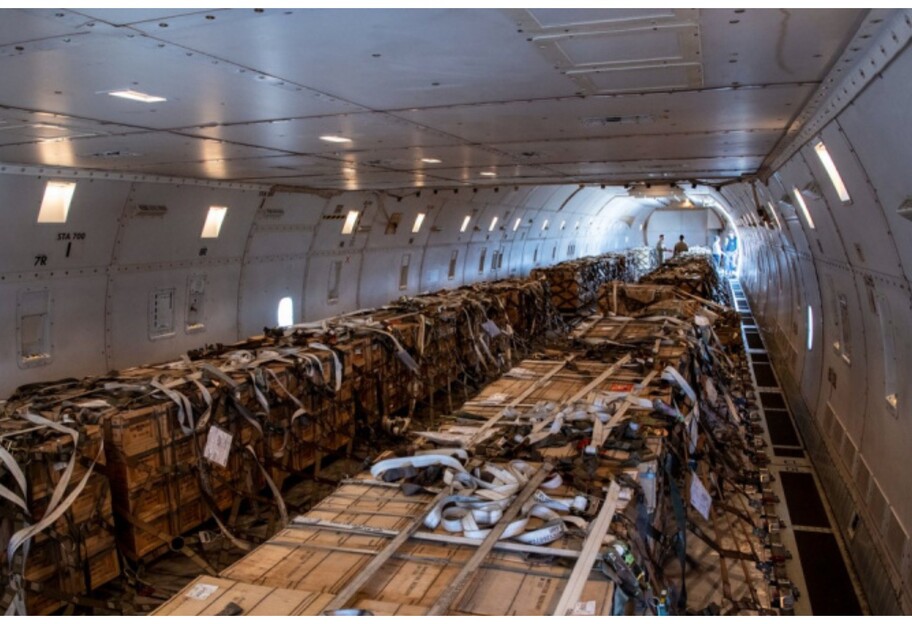 Военная помощь США - в Украину прибыла третья партия боеприпасов - фото 1