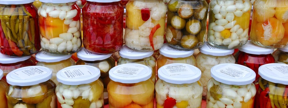 Отруйна консервація: медики попередили про шкоду улюблених продуктів