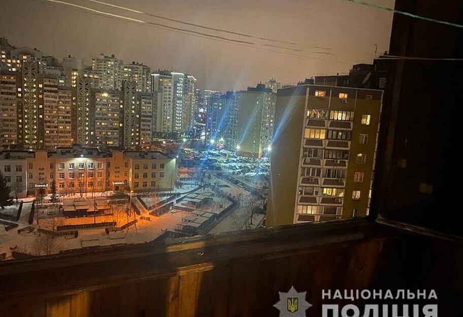 В Киеве женщина с ребенком пыталась прыгнуть с 12-го этажа - видео - фото 1