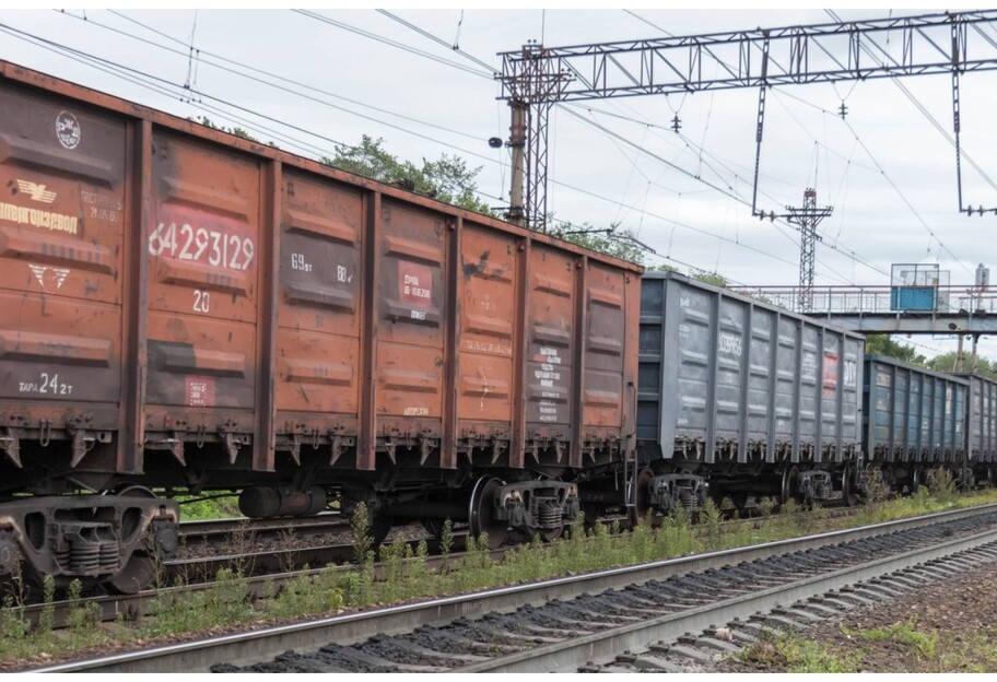 Маршрутка столкнулась с поездом - под Киевом на переезде случилась авария - видео - фото 1