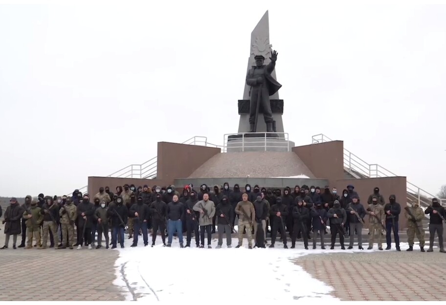 В Одесі добровольці тероборони зі зброєю звернулися до окупантів - вiдео - фото 1