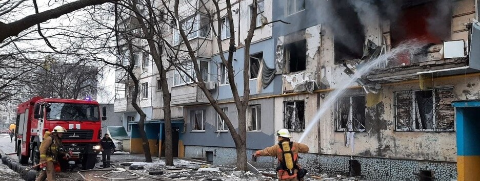 Есть жертвы: в Кропивницком произошел взрыв и пожар в многоэтажке (фото, видео)