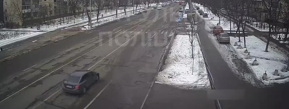 В Киеве патрульные устроили погоню за угонщиками авто: появилось видео угона