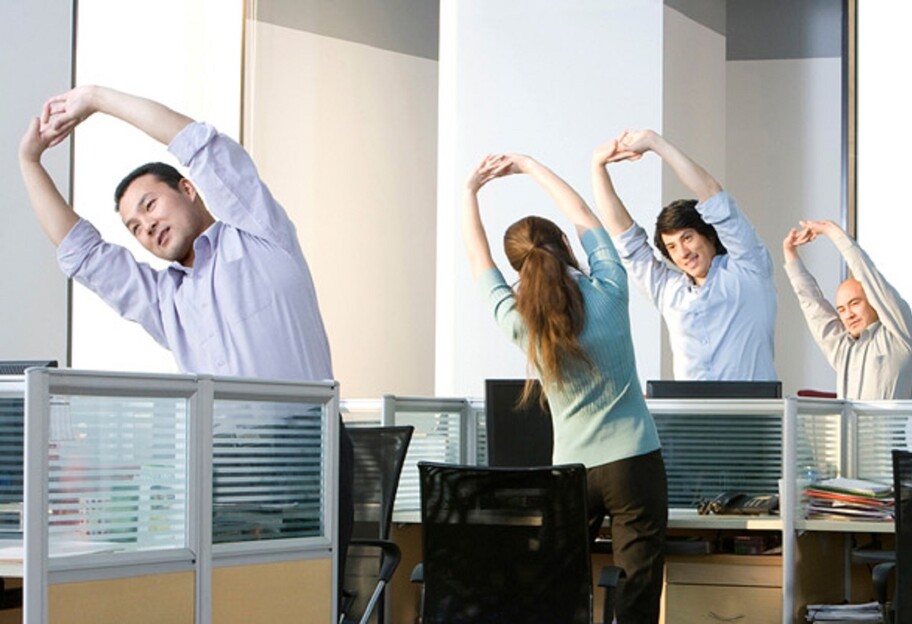 Як худнути на робочому місці - 6 вправ для офісу - фото 1