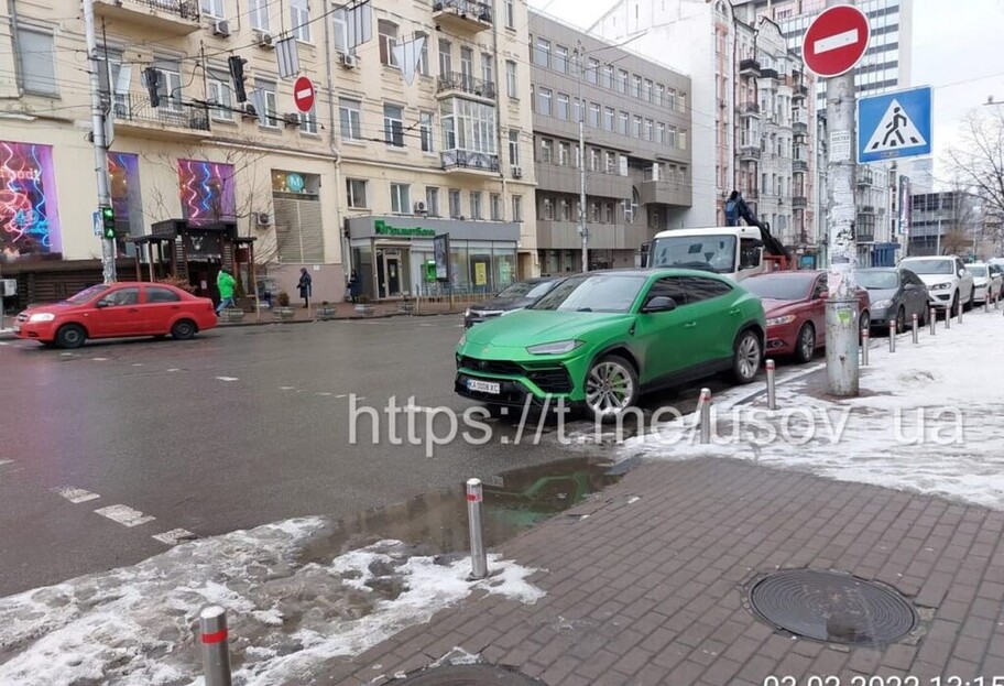 У Києві Lamborghini Urus порушив правила паркування - його евакуювали, фото - фото 1