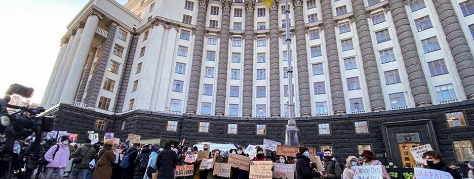 Массовые протесты студентов: активисты передали Шмыгалю главное требование (фото)