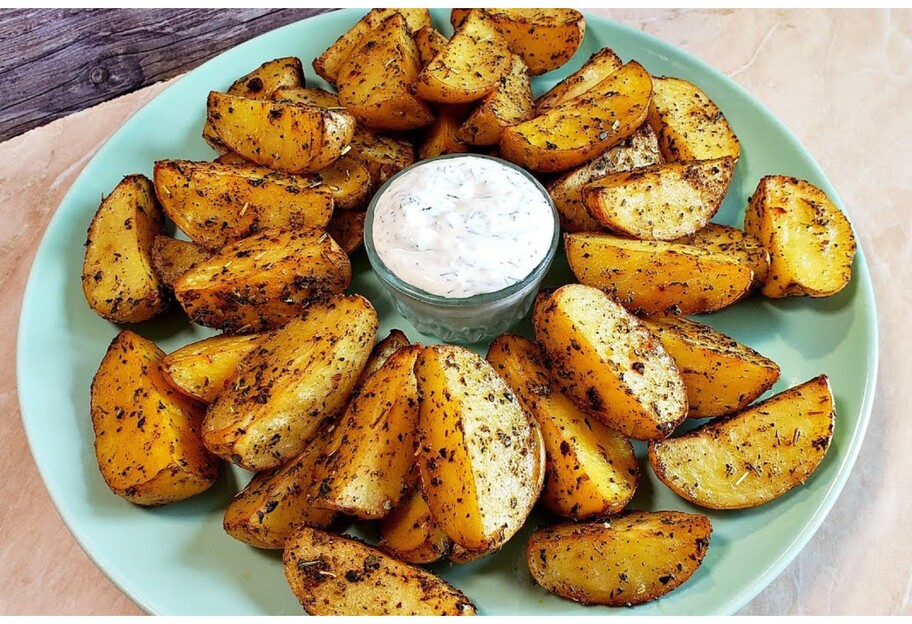 Картошка по-деревенски в духовке — 3 простых и вкусных рецепта