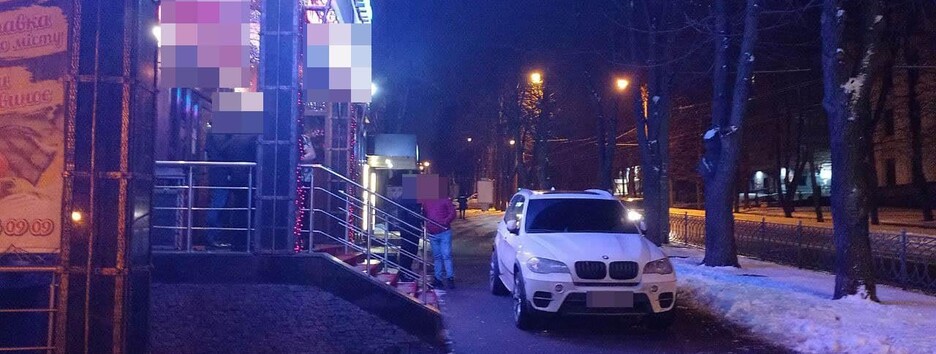 Сбежал с места ДТП и напал на полицейских: в Ровно задержан неадекватный водитель (фото)