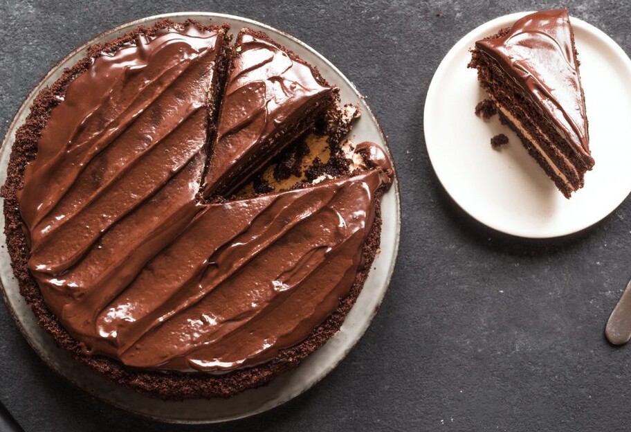 Як готувати шоколадний торт – простий рецепт для початківців - фото 1