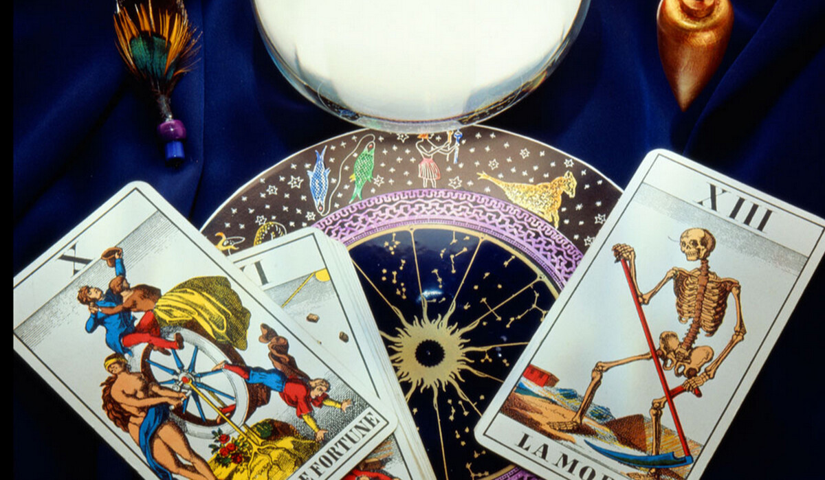 Таро алистера кроули. Motherpeace round tarot. Вмешательство таро. Золотое таро ланны дагаз. Вмешательство таро.