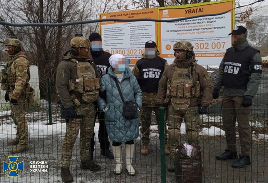 Война на Донбассе - СБУ задержала женщину, сдававшую боевикам позиции ВСУ - фото 1