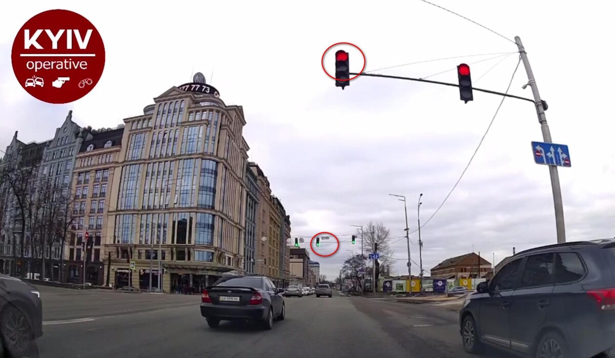 "Стадо": у Києві обговорюють відео, як одразу 9 машин поїхали на "червоний" фото