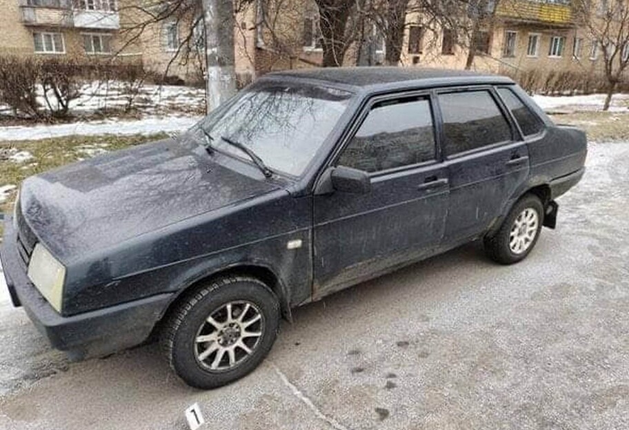ДТП у Київській області - дев'ятка збила пішохода та протягла під машиною - фото 1