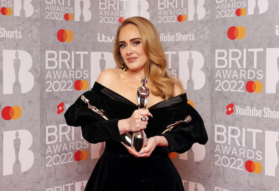 Адель на Brit Awards 2022 з'явилася у сукні від українського бренду - фото - фото 1