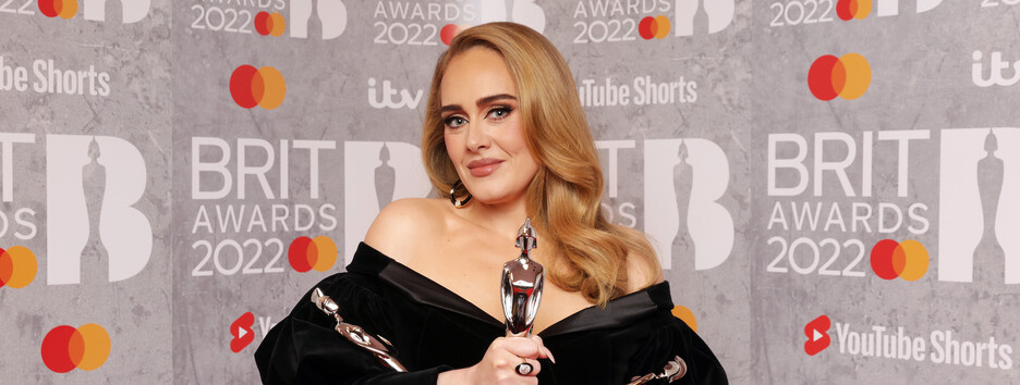 Адель у сукні від українського бренду стала тріумфатором Brit Awards 2022