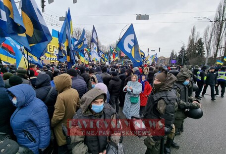 В Киеве сторонники Порошенко перекрыли дороги: образовалась огромная пробка