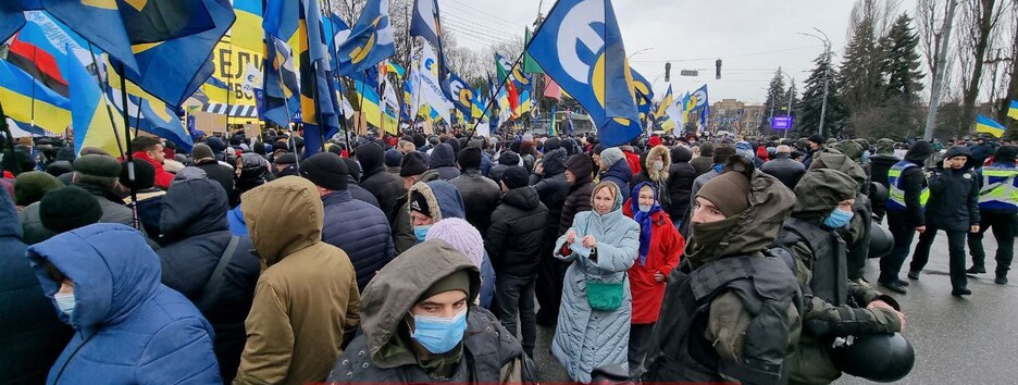 У Києві прихильники Порошенка перекрили дороги: утворився величезний затор