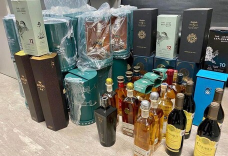 Украинка пыталась провезти в страну 66 бутылок элитного алкоголя (фото)