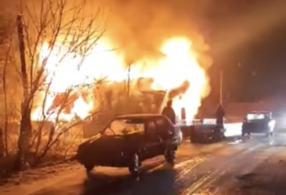 В Станице Луганской взорвалось кафе - есть много пострадавших - видео  - фото 1
