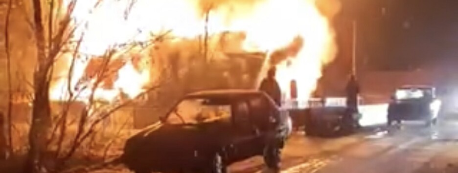 В Станице Луганской горело кафе, 12 человек пострадали (видео) 