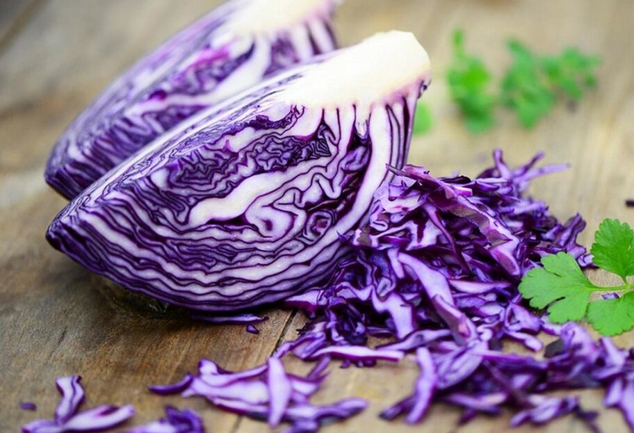 Капустный салат с особенными приправами разнообразит зимний рацион – простой рецепт - фото 1