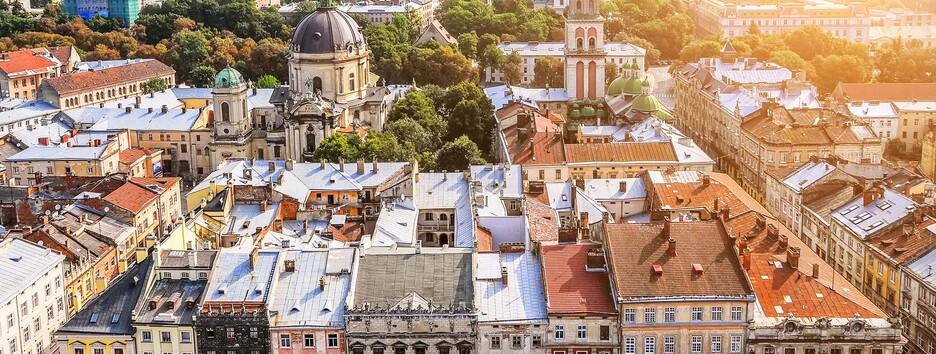 Украинцы вывозят семьи и офисы на запад: где резко вырос спрос на жилье