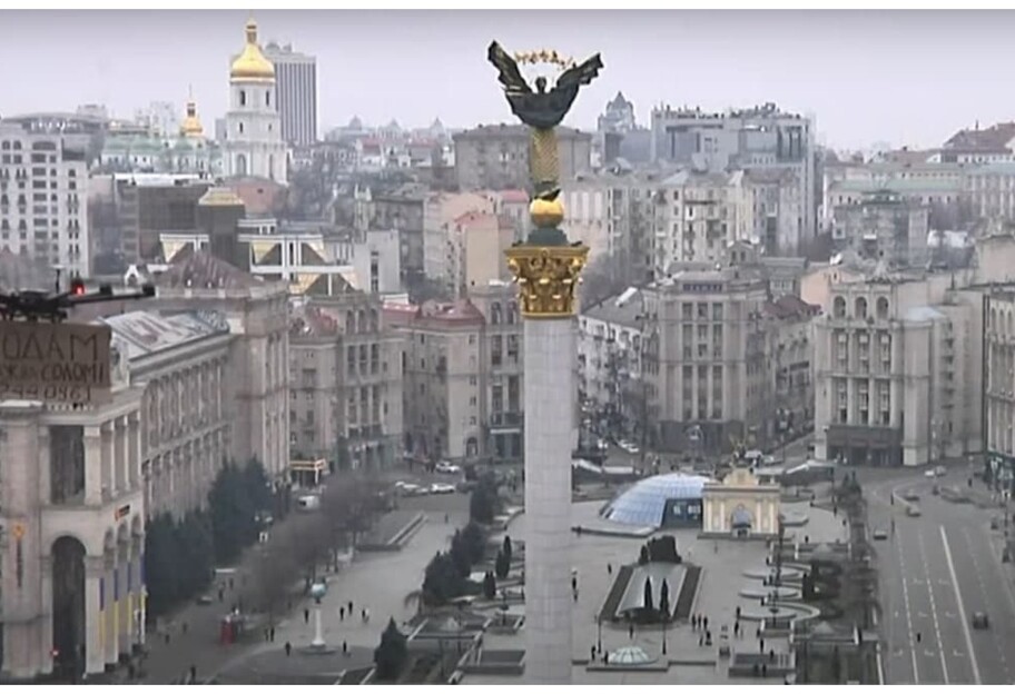 Продам гараж на Соломе - в Киеве дрон с объявлением влетел в трансляцию Reuters - видео  - фото 1