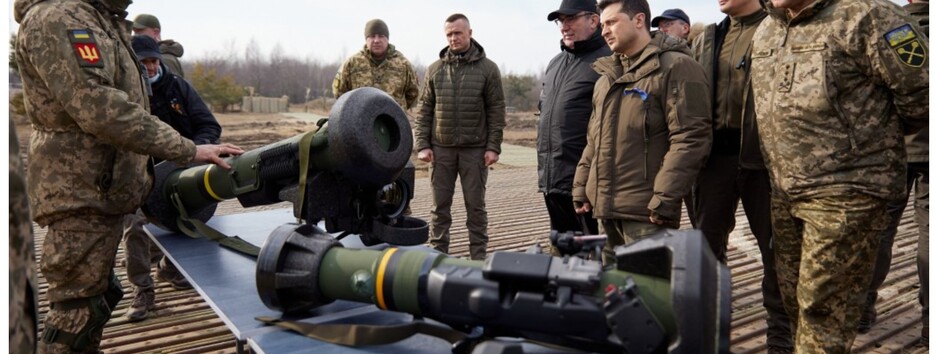 Зеленському показали, як військові використовують нову зброю із західних країн (фото)