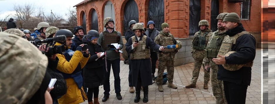 На Донбассе нардепы и иностранные журналисты попали под обстрел (видео) 