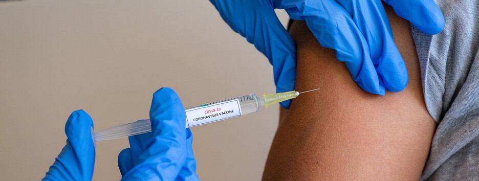 Бустерная и дополнительная прививка: Комаровский пояснил, кому их нужно делать 