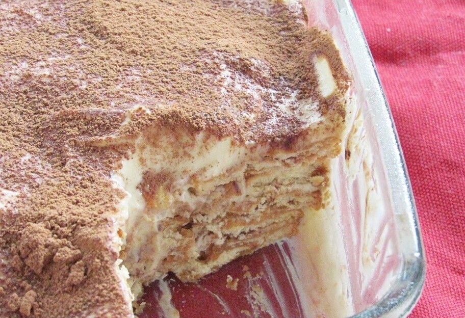 Рецепт: Торт из печенья с фруктами без выпечки - Со сметанным кремом