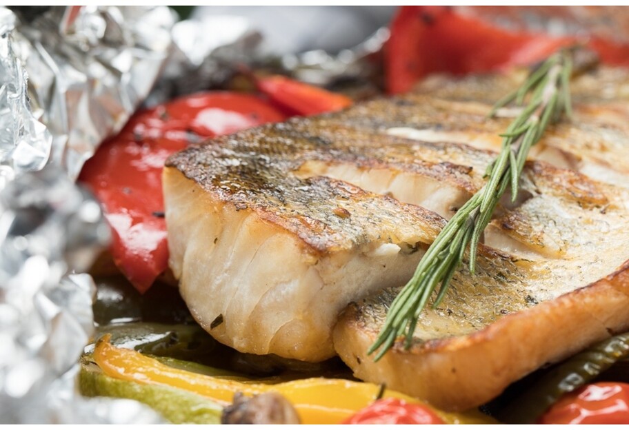 Рыба, запеченная с перцем - рецепт приготовления с видео - фото 1