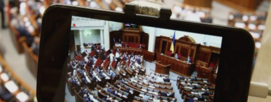 Депутат развлекался в Раде: 