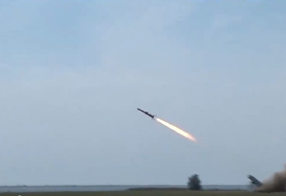 Війна в Україні 2022 - ЗСУ збили ракету з Білорусі над Києвом - новини Києва - фото 1