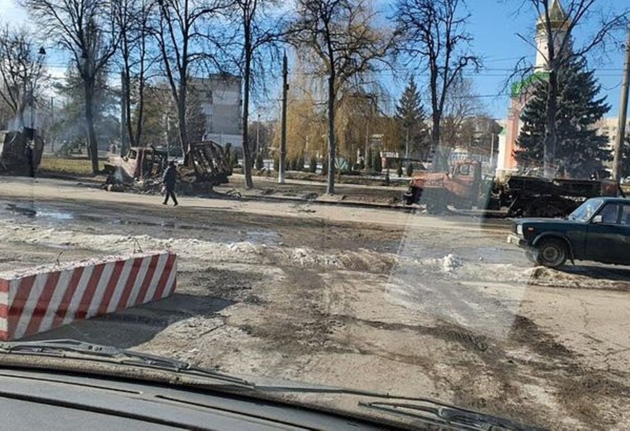 Бої у Сумах - в Охтирському районі розстріляли автобус із цивільними - фото 1