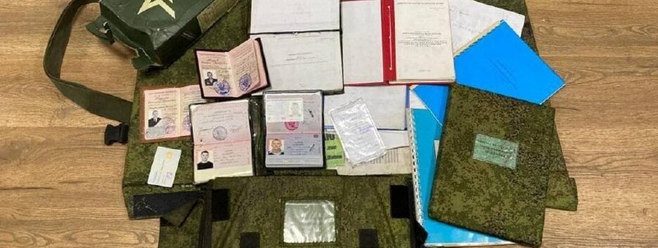 Паспорта, оружие и военные документы: какие трофеи захватили ВСУ под Киевом (фото)